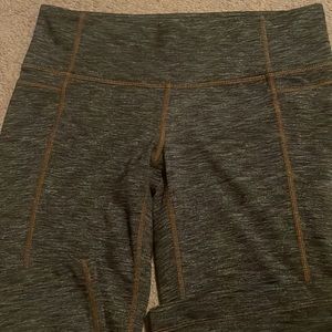 Athleta - Size MP - gray yoga pants - 15 in waist & 29 in inseam - EUC